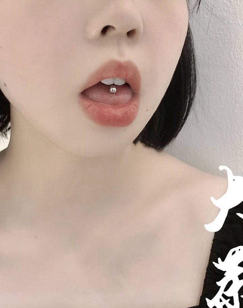 舌钉 耳钉纹身图片_穿孔纹身图案