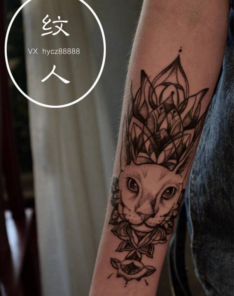 斯芬克斯猫纹身图片_手臂手部欧美写实点刺猫 几何纹身图案