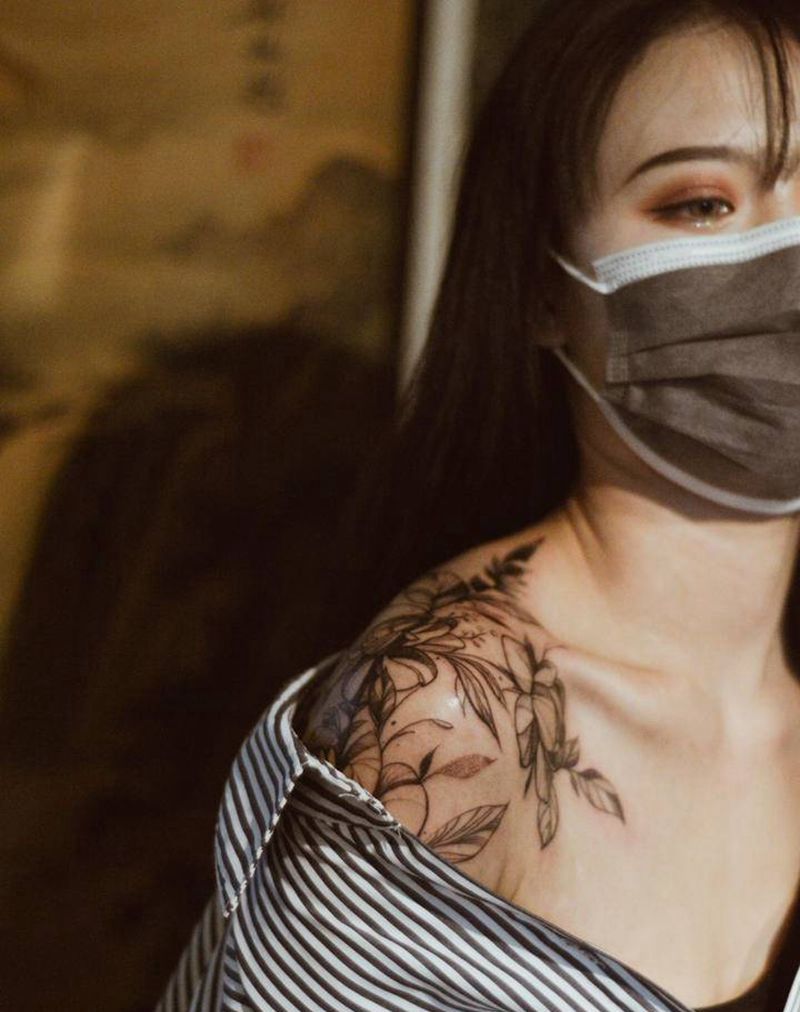 素花纹身图片_肩部颈部New School素花纹身图案