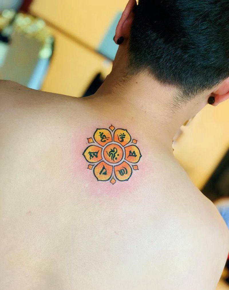 图腾纹身图片_背部颈部图腾纹身图案