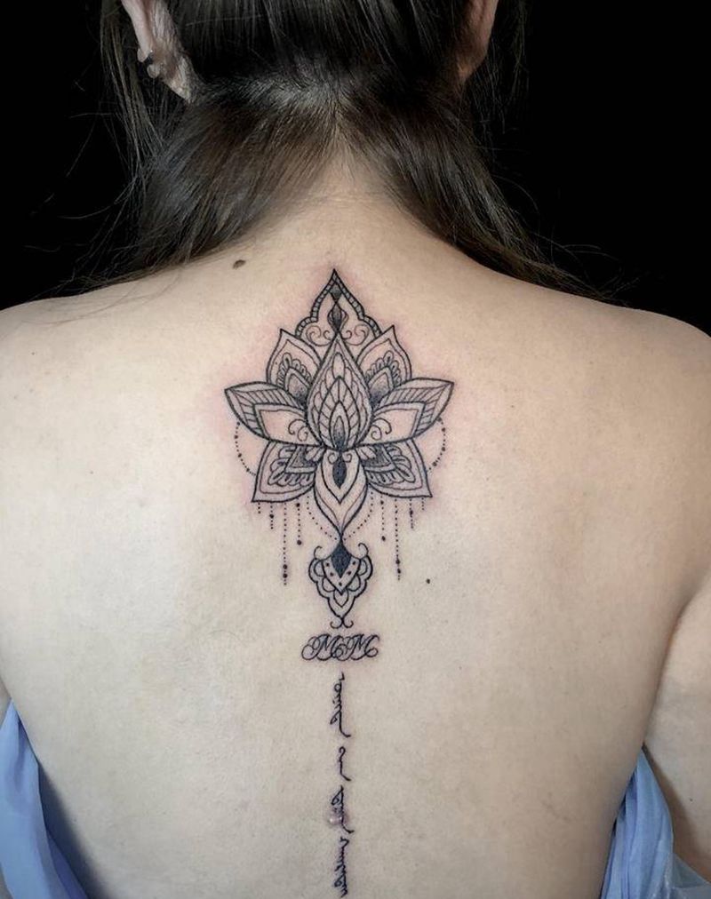 曼陀罗设计纹身图片_背部纹身图案