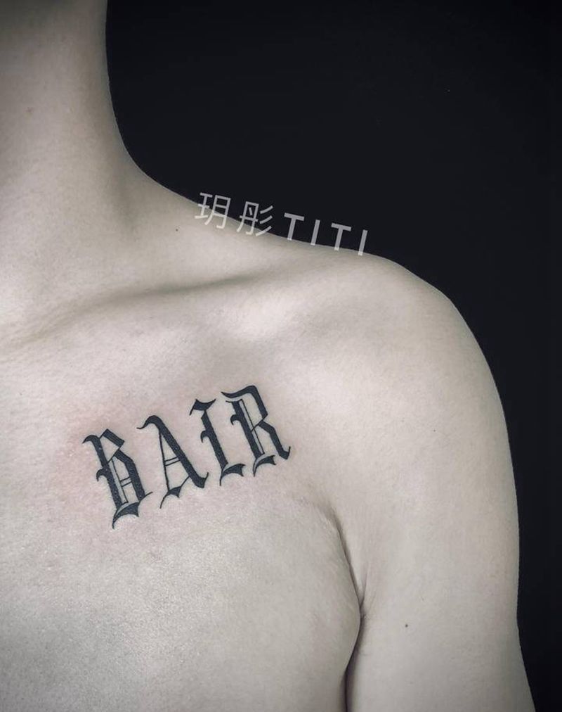 哥特字母纹身图片_胸部纹身图案