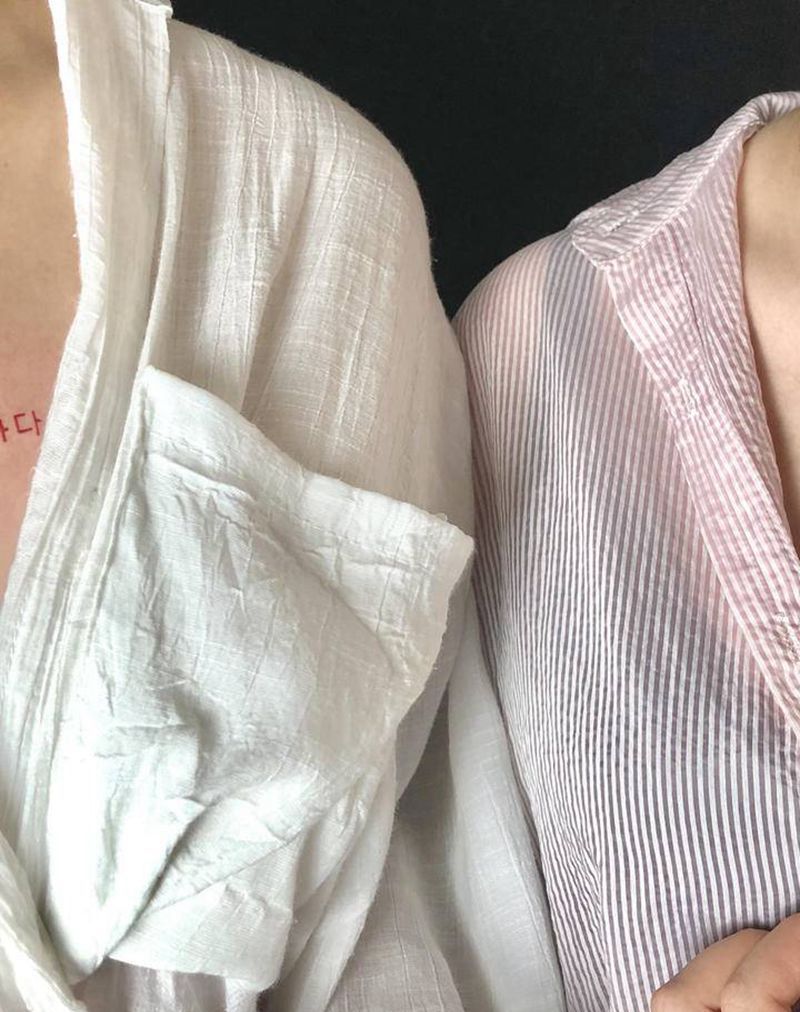 字母 永远热爱纹身图片_胸部纹身图案