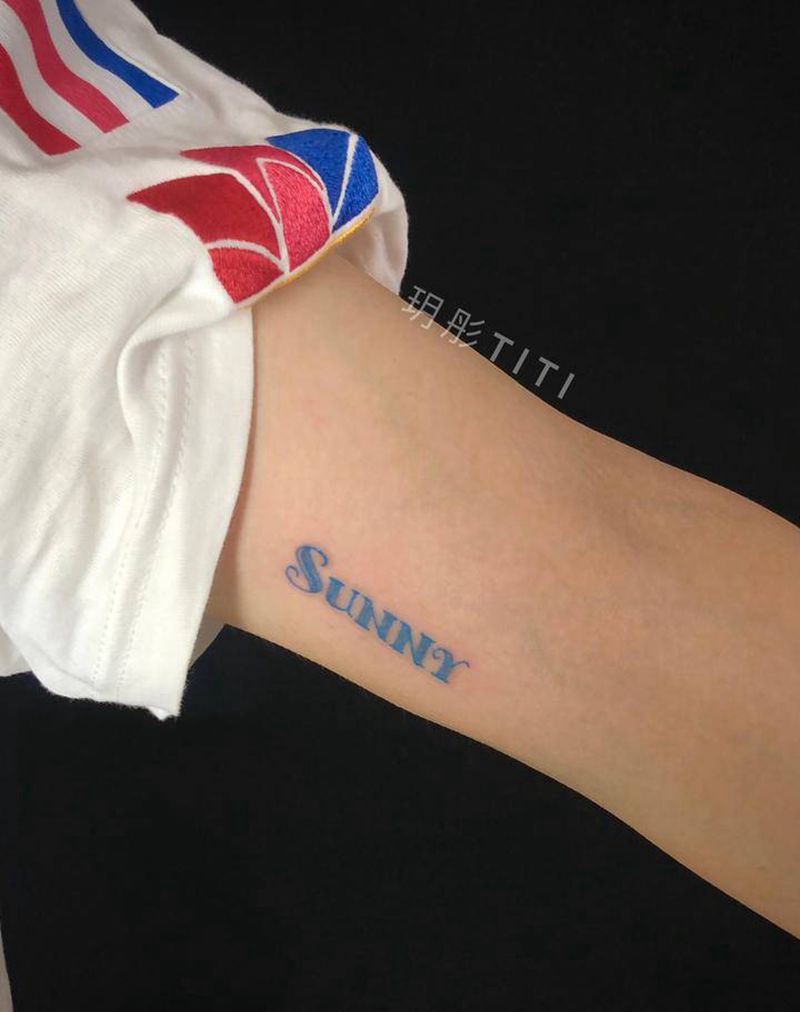 蓝色字母纹身图片_手臂纹身图案