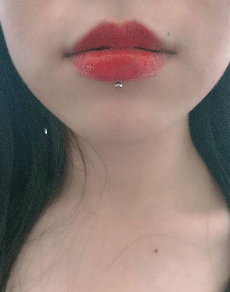 唇钉纹身图片_穿孔纹身图案