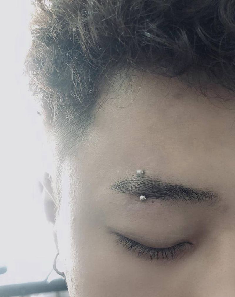 眉钉纹身图片_穿孔纹身图案