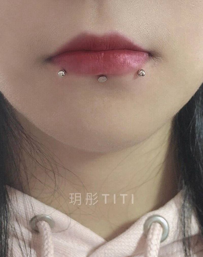 恶魔钉➕唇钉纹身图片_穿孔纹身图案