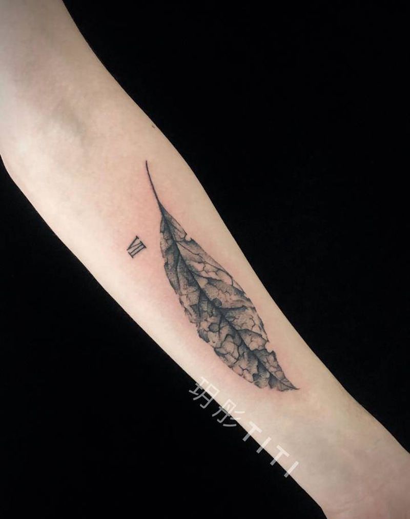 叶子或者羽毛？纹身图片_点刺纹身图案