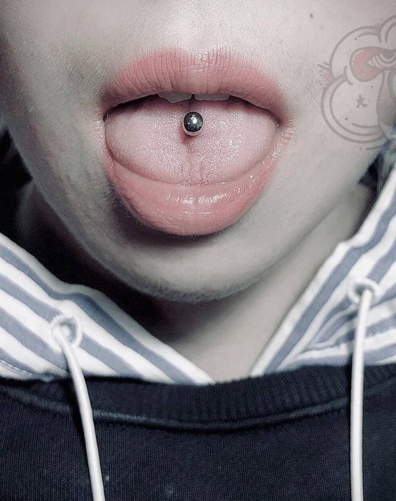 舌钉纹身图片_穿孔纹身图案