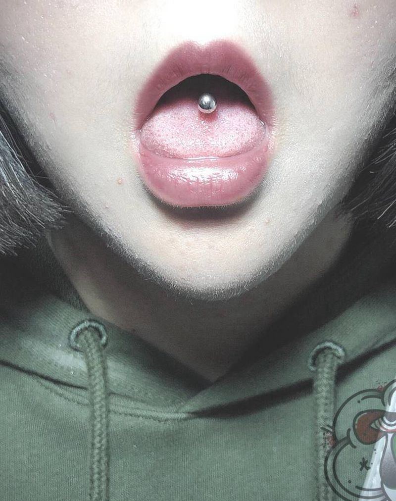 舌钉纹身图片_穿孔纹身图案