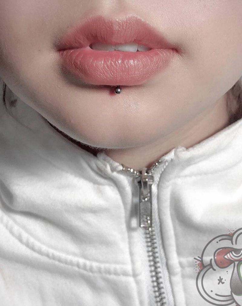 唇钉纹身图片_穿孔纹身图案