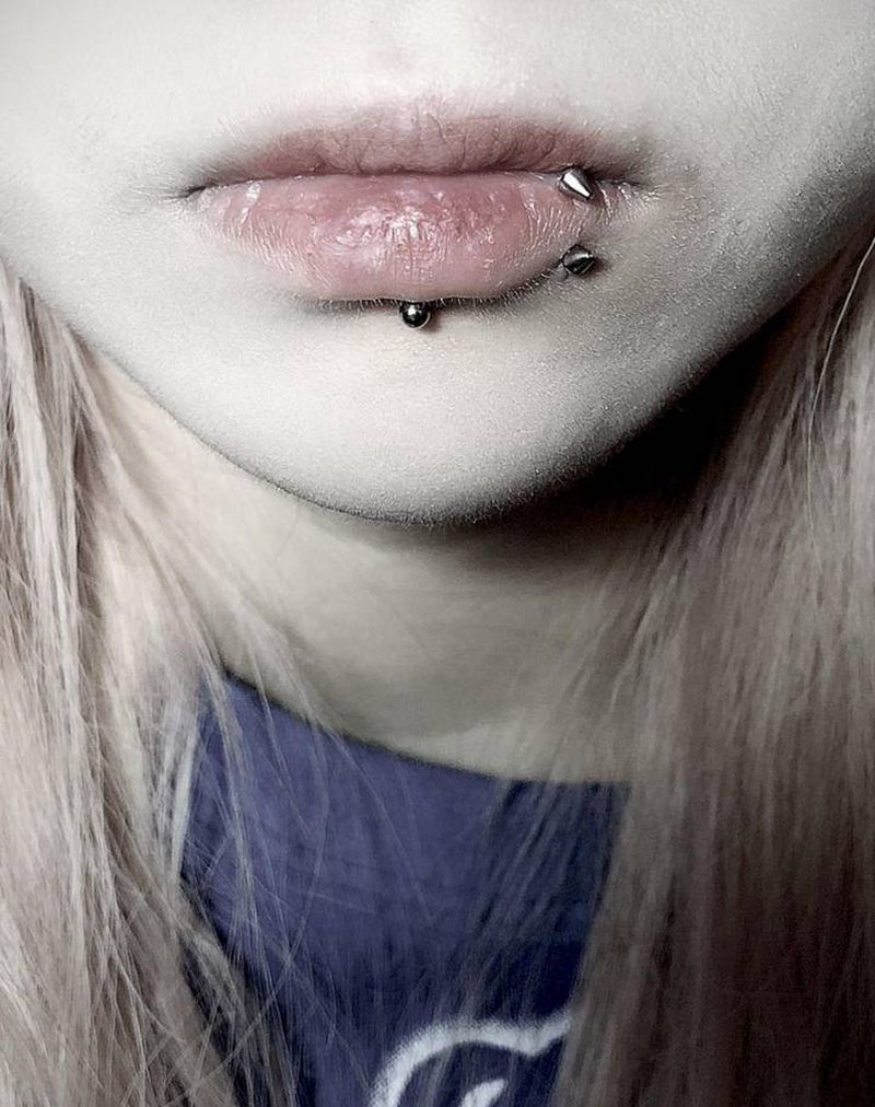 唇钉纹身图片_穿孔纹身图案