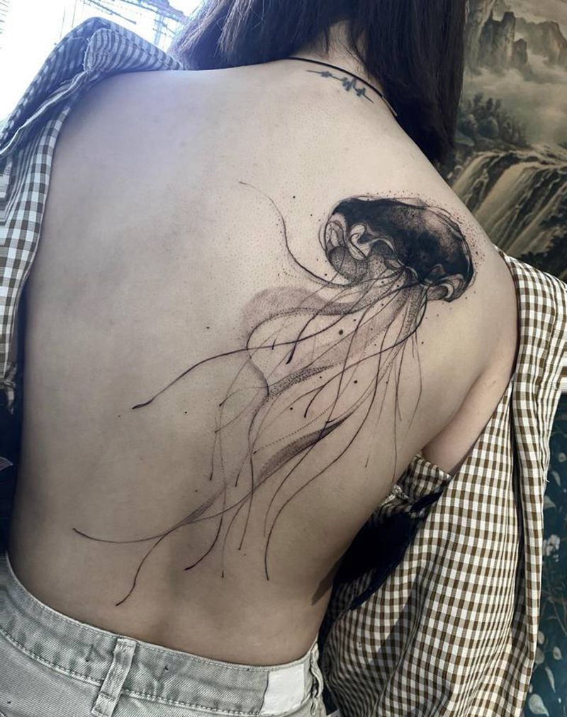 遮盖纹身图片_肩部背部水墨水彩水母纹身图案