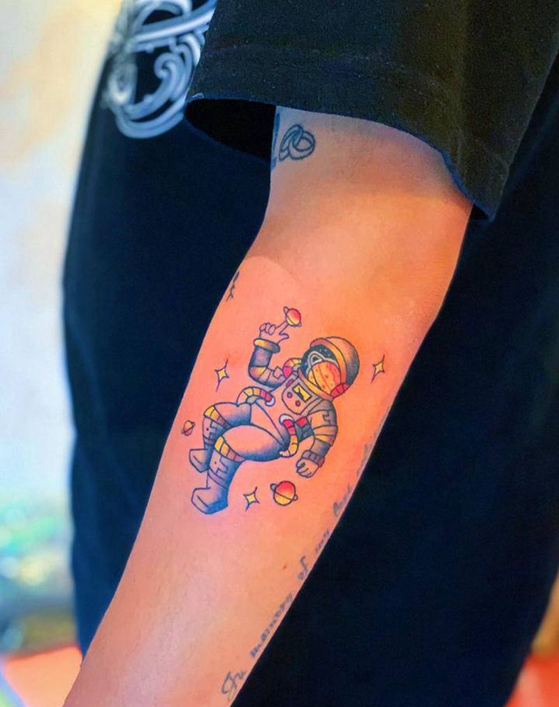 宇航员纹身图片_手臂Old School纹身图案