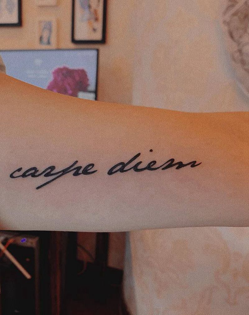 字母纹身图片_手臂花体字纹身图案