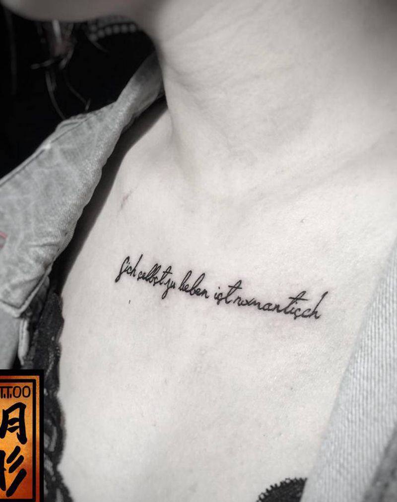 字母纹身图片_胸部纹身图案