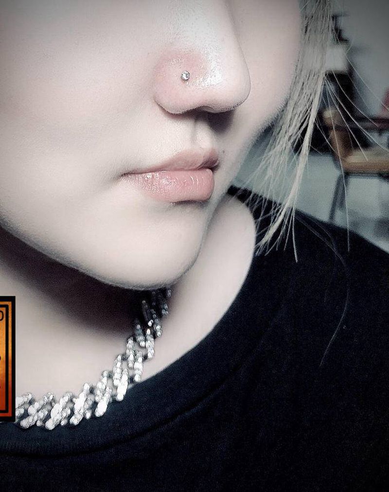 鼻钉纹身图片_穿孔纹身图案