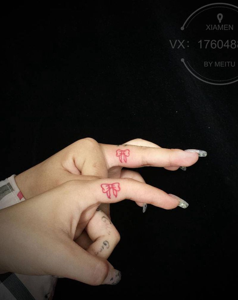 蝴蝶结纹身图片_手部手臂蝴蝶结纹身图案