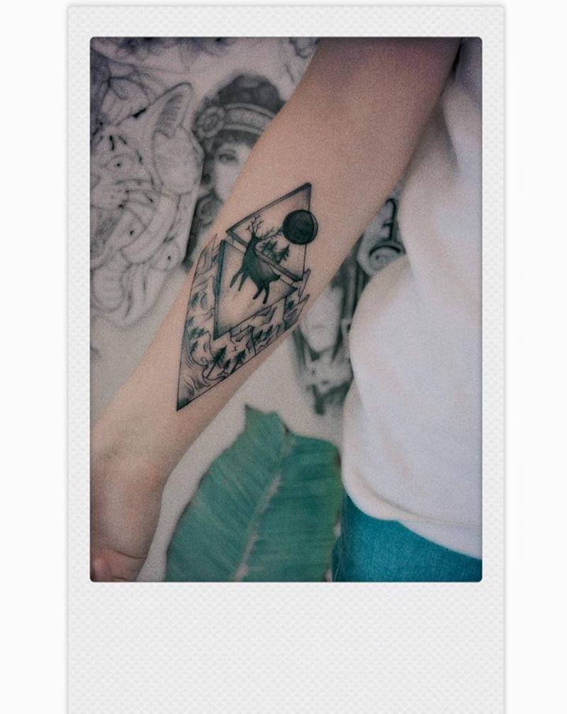 遮盖纹身图片_手臂点刺几何纹身图案