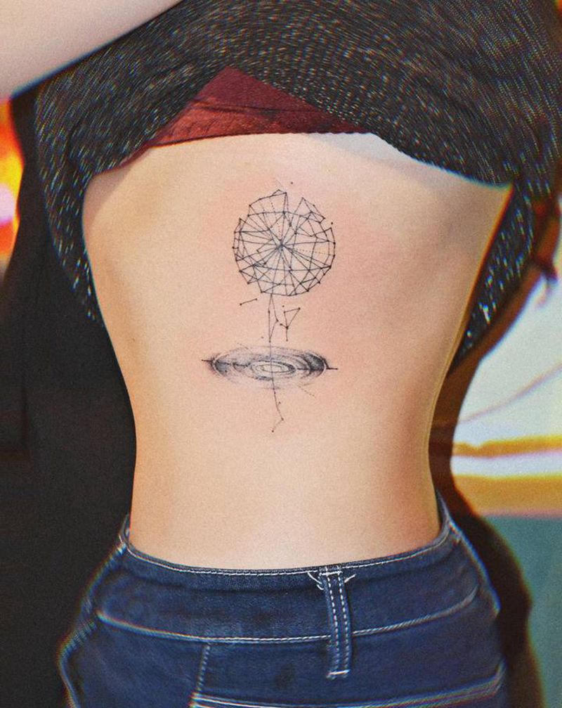 星球 花花纹身图片_腹部点刺几何纹身图案