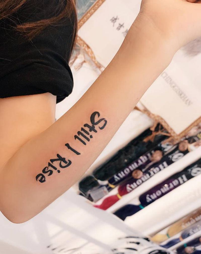 字母纹身图片_手臂点刺几何纹身图案