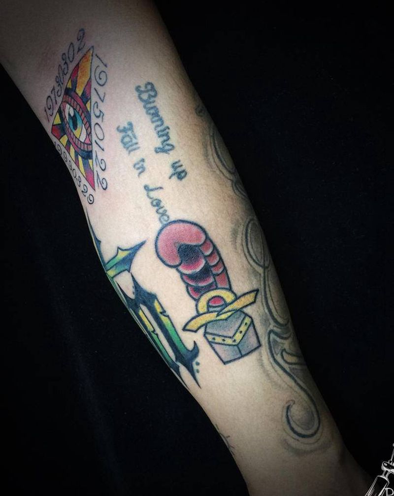 old school纹身图片_手部手臂Old School遮盖纹身图案