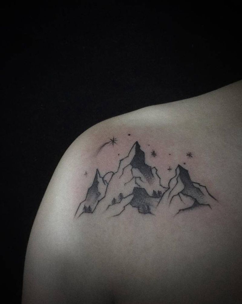 情侣纹身纹身图片_肩部水墨点刺纹身图案