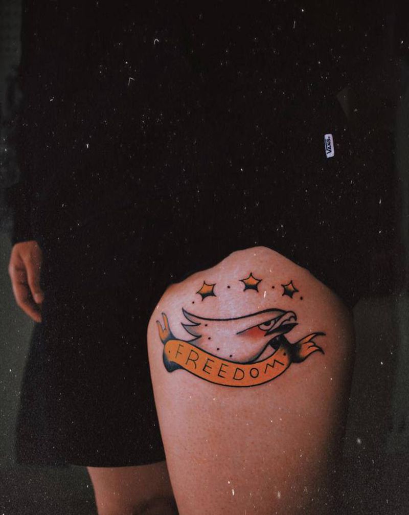 鹰纹身图片_腿部Old School纹身图案