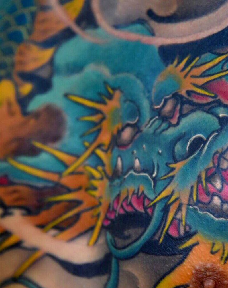 花胸龙纹身图片_胸部新传统纹身图案