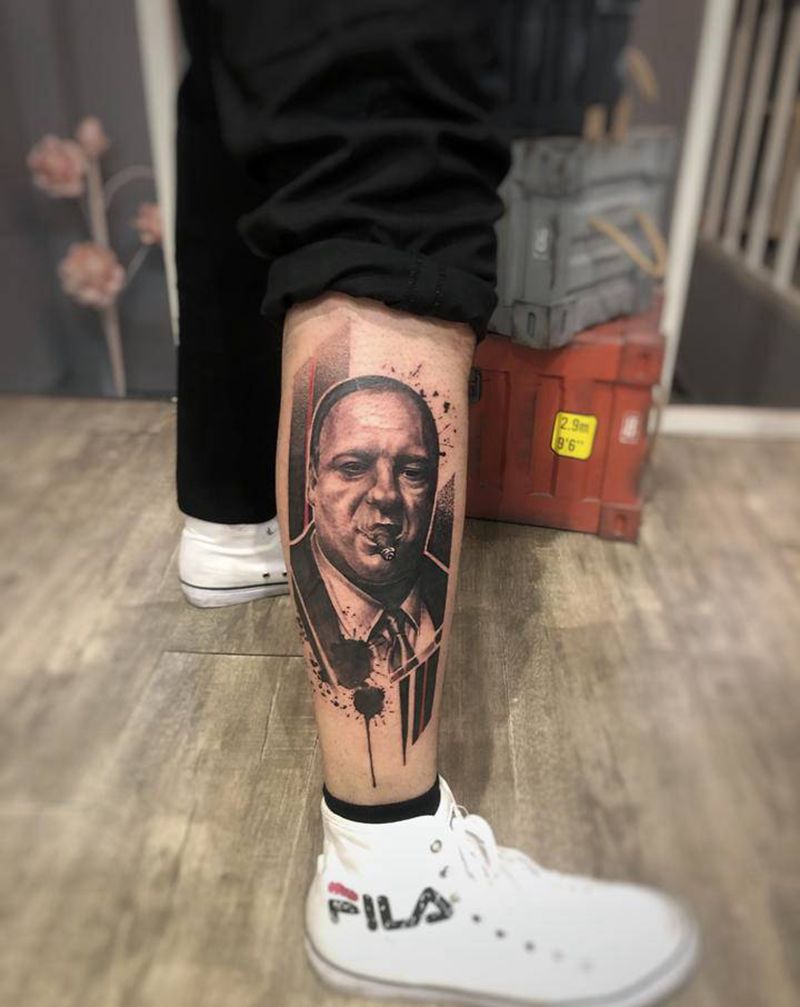 黑帮家族纹身图片_腿部脚部欧美写实点刺纹身图案