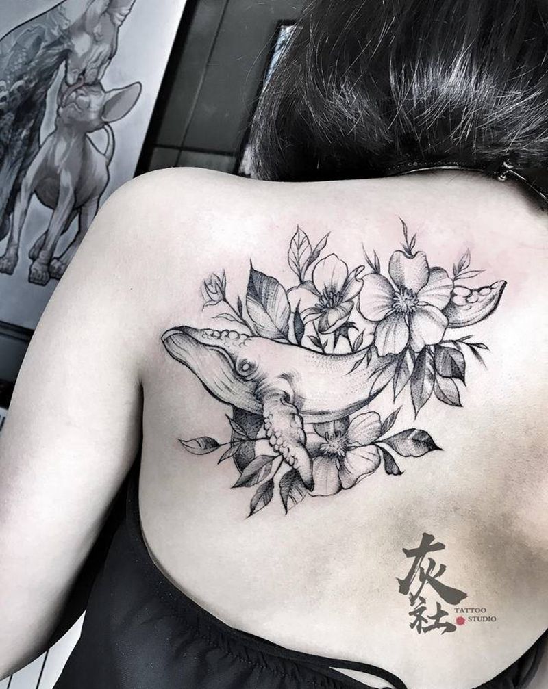 鲸鱼素花纹身图片_胸部点刺纹身图案