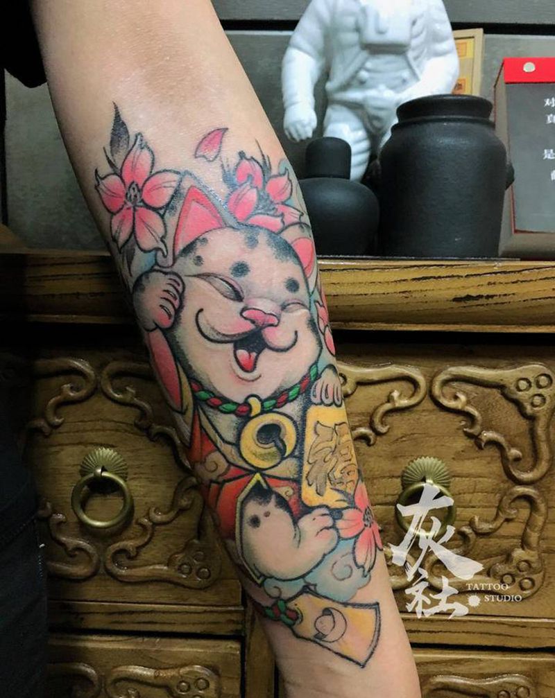 招财猫纹身图片_手臂New School招财猫纹身图案