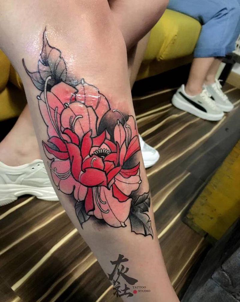 遮盖疤痕纹身图片_腿部New School遮盖疤痕牡丹纹身图案