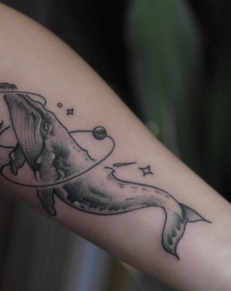 小清新鲸鱼纹身图片_手臂手部点刺几何纹身图案