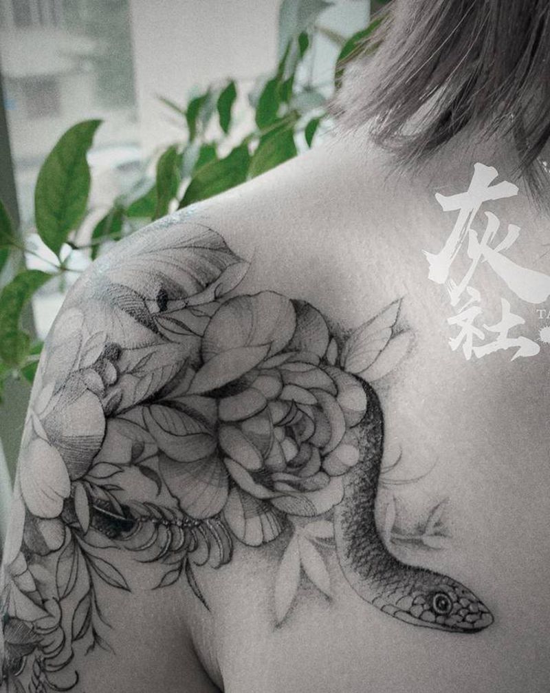 花与蛇，遮盖作品纹身图片_肩部纹身图案