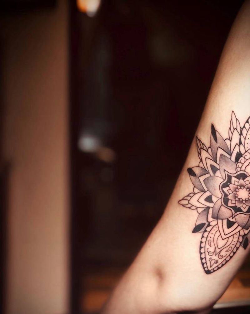 梵花纹身图片_手臂点刺图腾梵花纹身图案