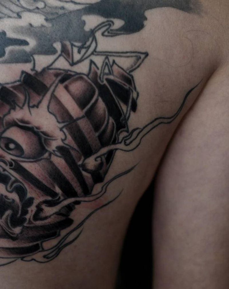 灯笼鬼纹身图片_肩部背部老传统新传统和风纹身图案