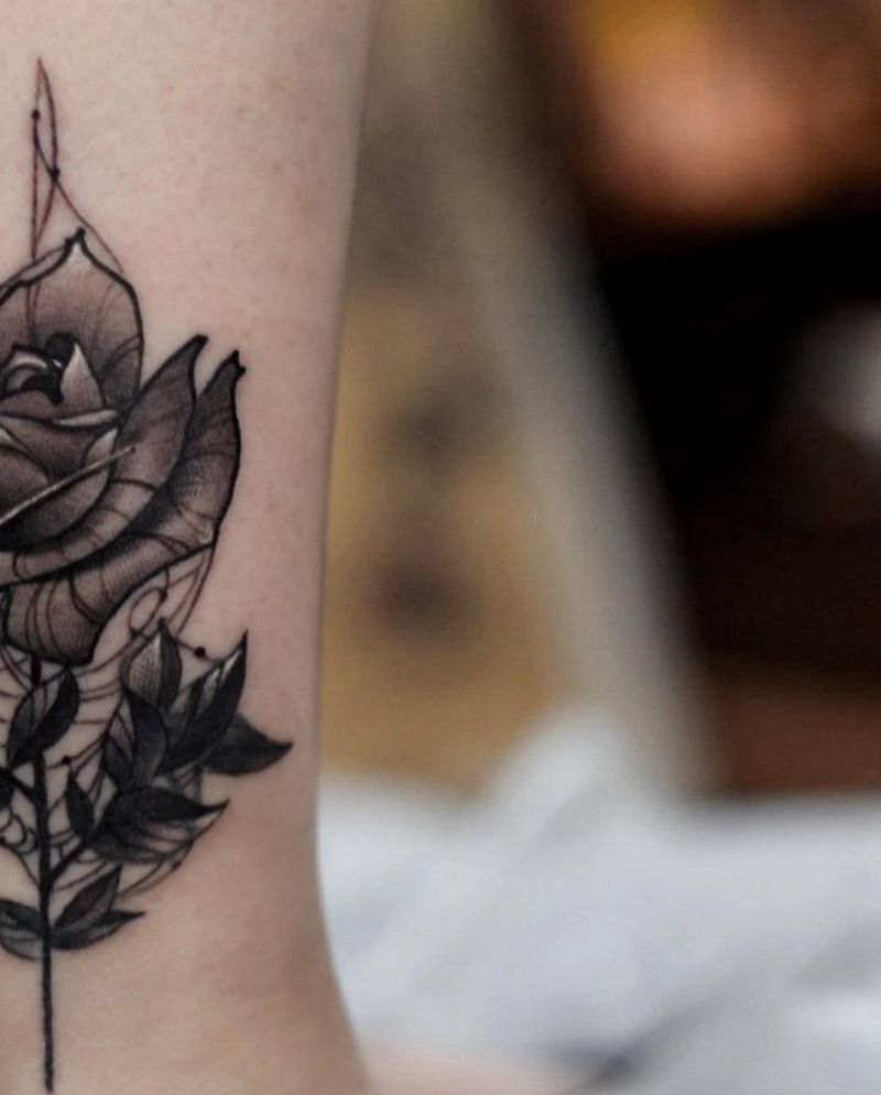 玫瑰花遮盖纹身图片_腿部点刺几何纹身图案