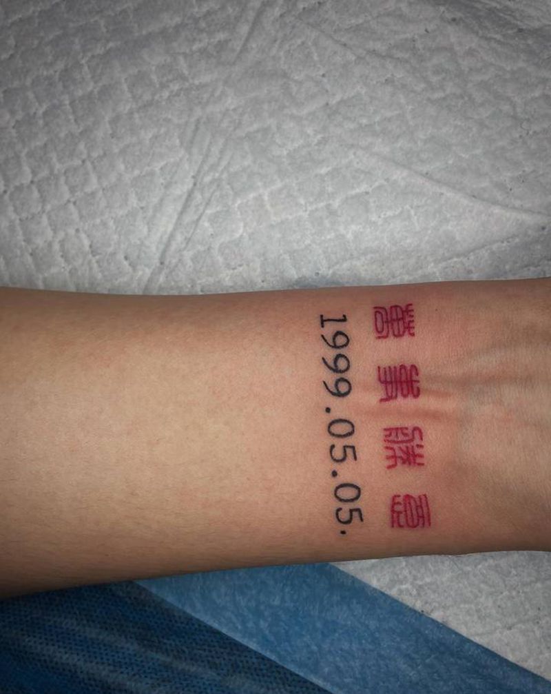 万事胜意纹身图片_手臂花体字纹身图案