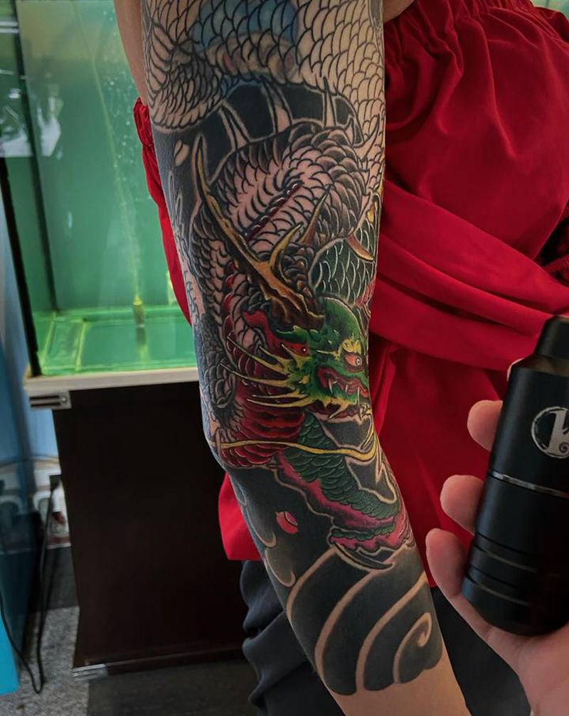 老传统龙纹身图片_手臂老传统纹身图案