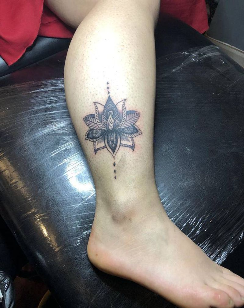 花纹身图片_腿部New School点刺纹身图案