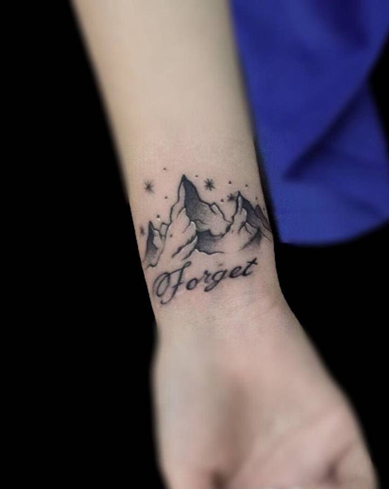 小山纹身图片_手臂手部点刺小清新纹身图案