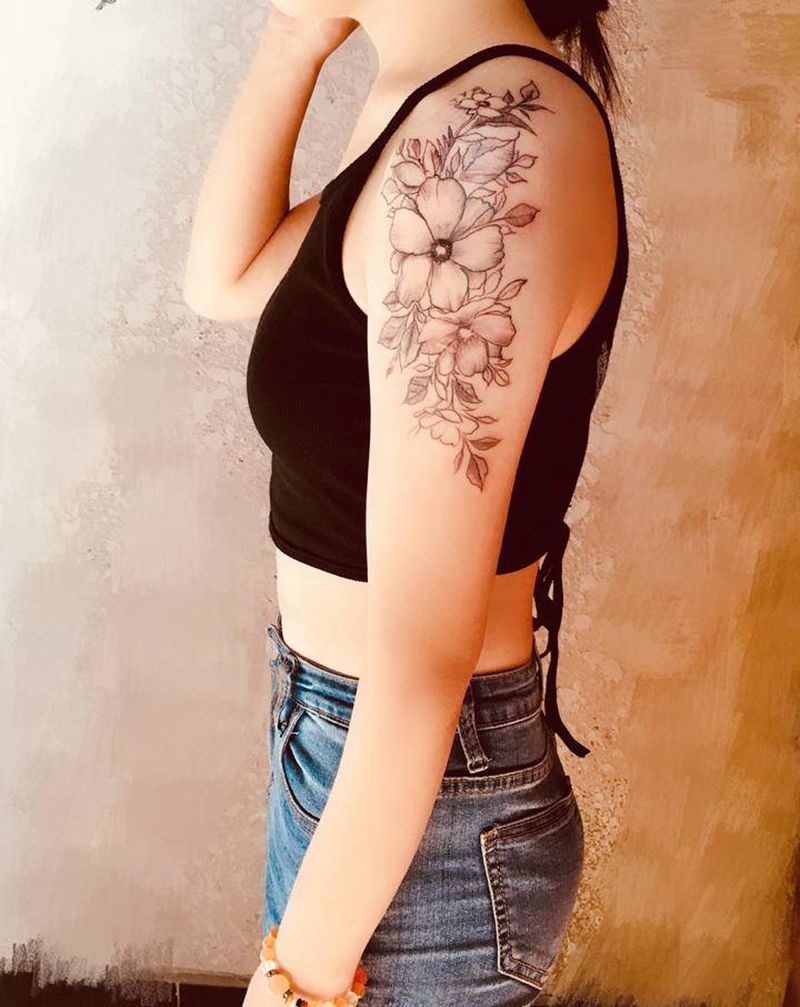 素花纹身图片_肩部纹身图案