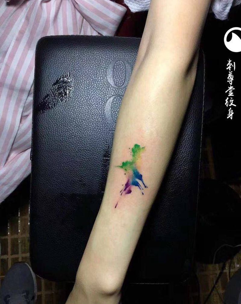 泼墨纹身图片_手臂水墨水彩纹身图案