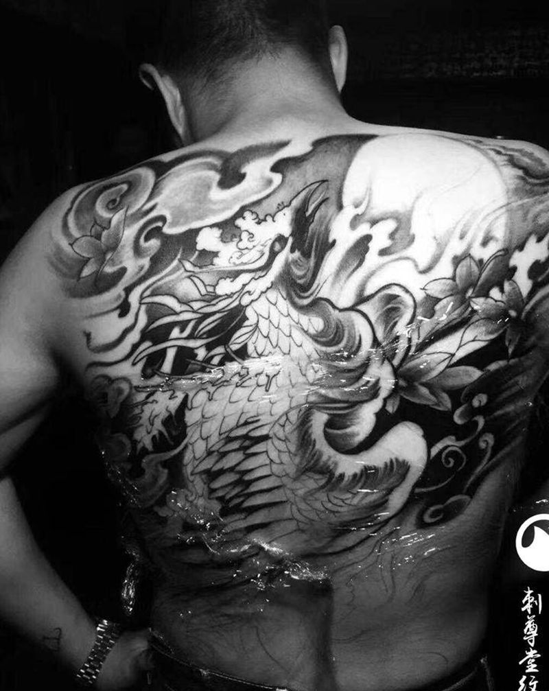 凤凰，未完成纹身图片_背部新传统纹身图案