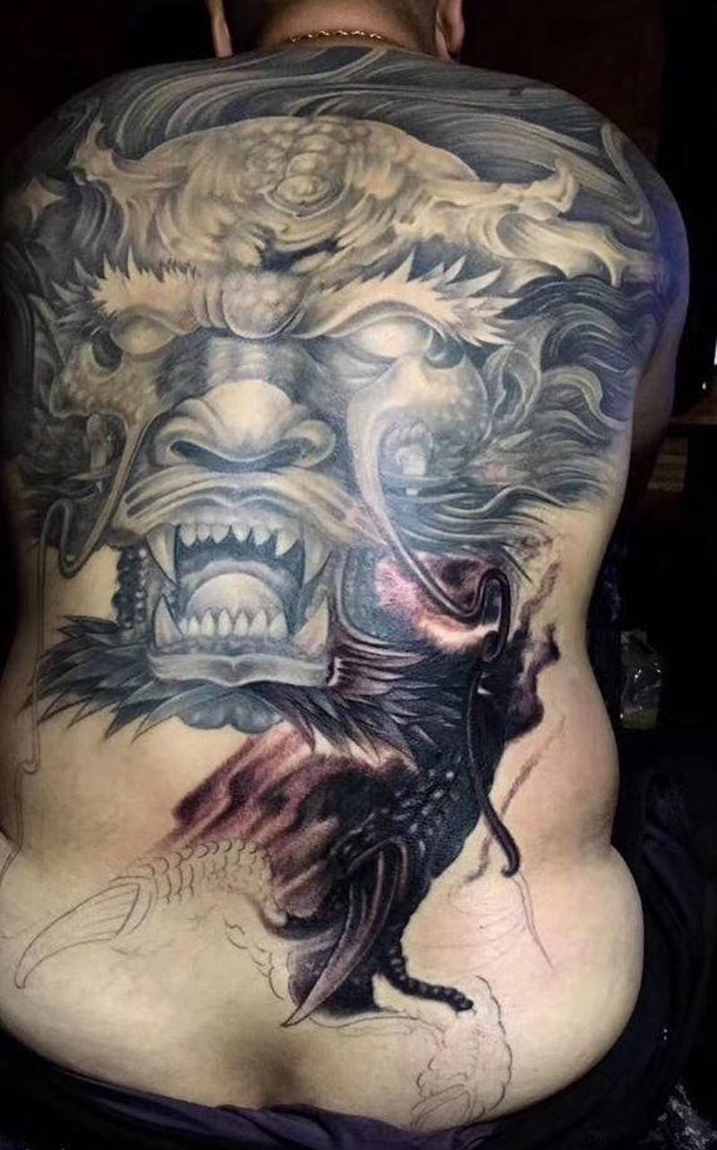 龙纹身图片_背部新传统纹身图案