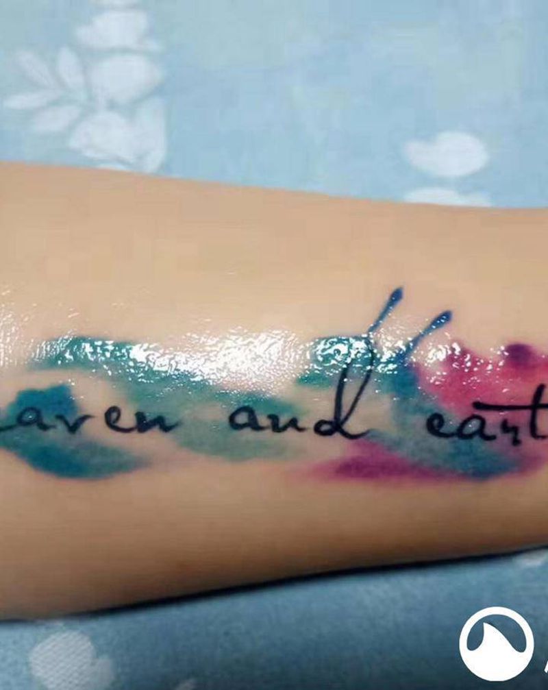 字母纹身图片_手臂水彩纹身图案
