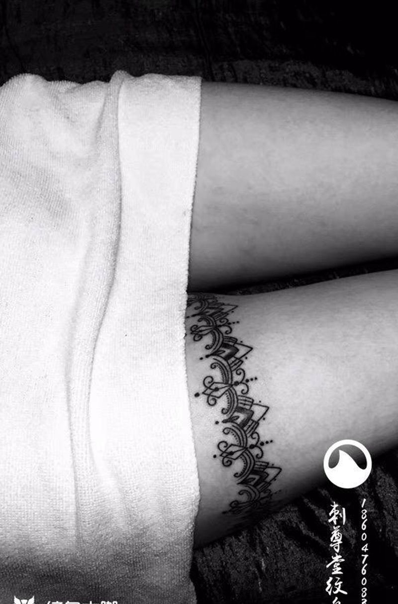 蕾丝纹身图片_腿部点刺纹身图案