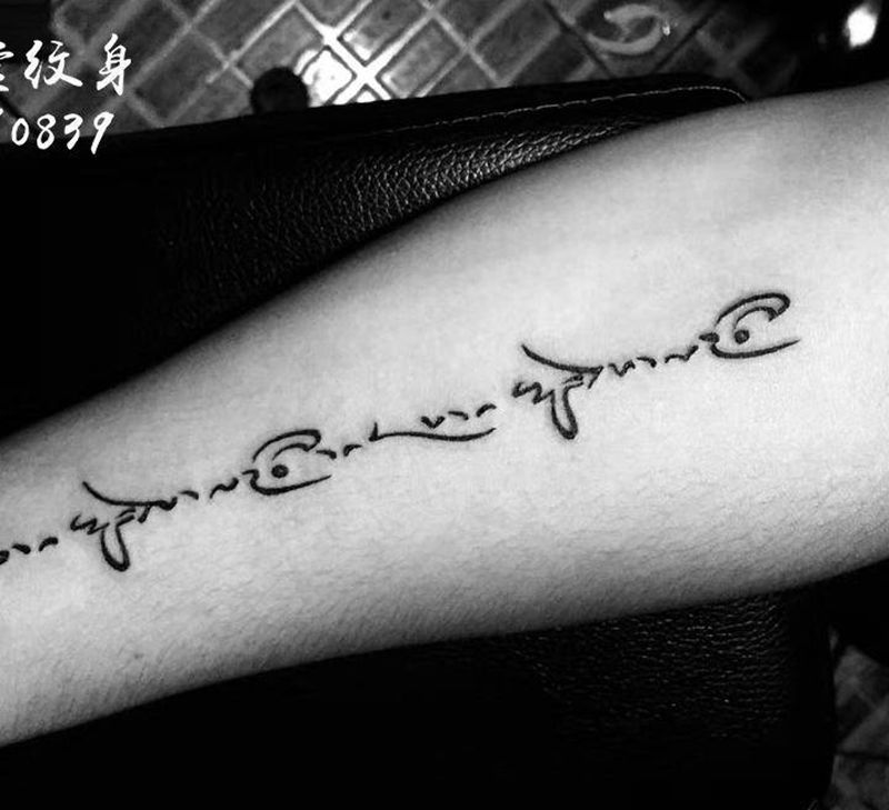 文字纹身图片_手臂花体字纹身图案