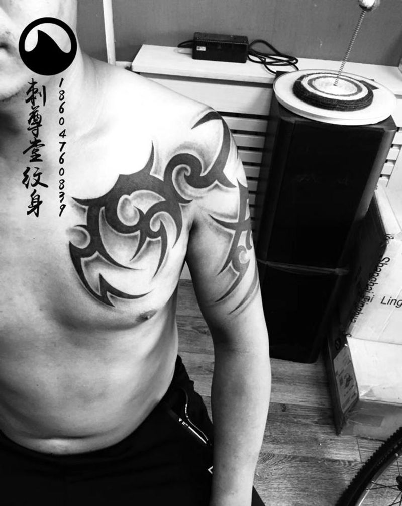 图腾纹身图片_肩部图腾纹身图案